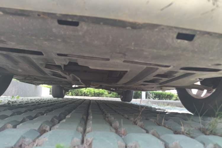 Used FORTHING Joyear X5 2013 1.6L Manual Luxury Model China IV Standard Chassis Front