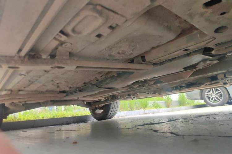 Used FORTHING Joyear X5 2013 1.6L Manual Luxury Model China IV Standard Chassis Front Right