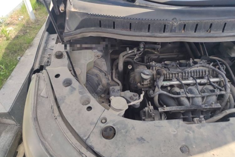 Used FORTHING Joyear X5 2013 1.6L Manual Luxury Model China IV Standard Engine Bay Right