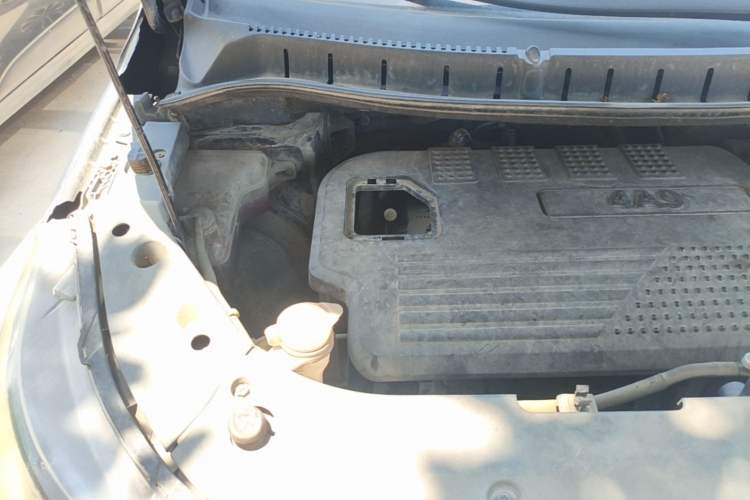Used FORTHING Joyear X5 2013 1.6L Manual Luxury Model China IV Standard Engine Bay Right