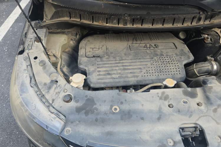 Used FORTHING Joyear X5 2013 1.6L Manual Luxury Model China IV Standard Engine Bay Right