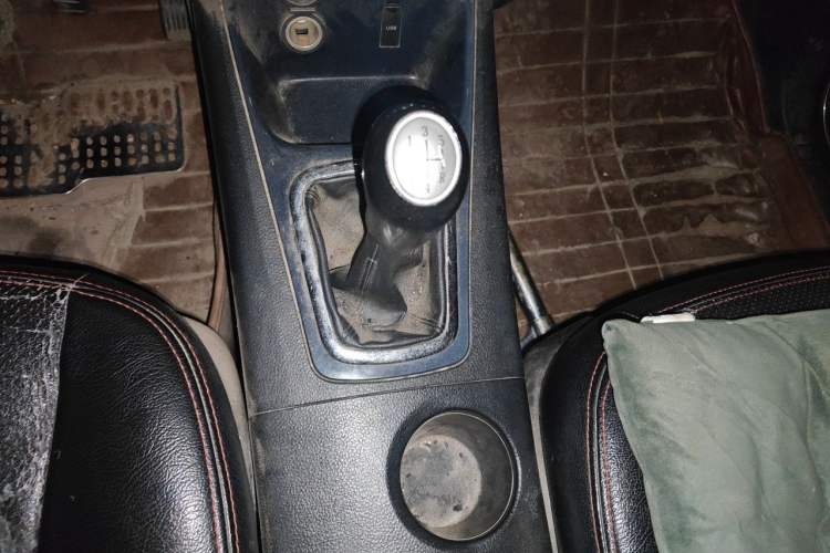 Used FORTHING Joyear X5 2013 1.6L Manual Luxury Model China V Standard Gear Lever