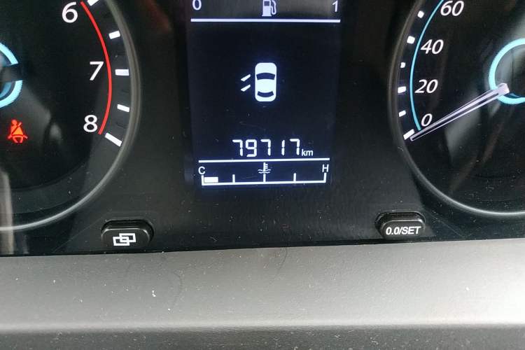 Used FORTHING Joyear X5 2013 1.8T Manual Luxury Model Odometer Close Up