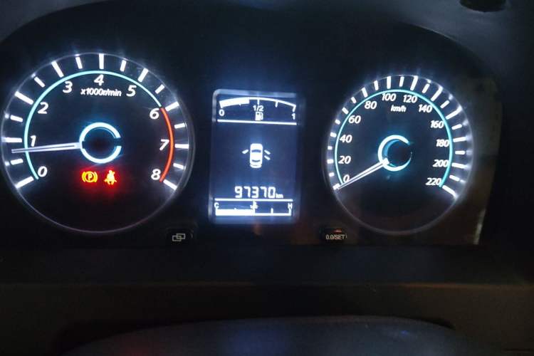 Used FORTHING Joyear X5 2013 1.8T Manual Luxury Model Odometer Close Up