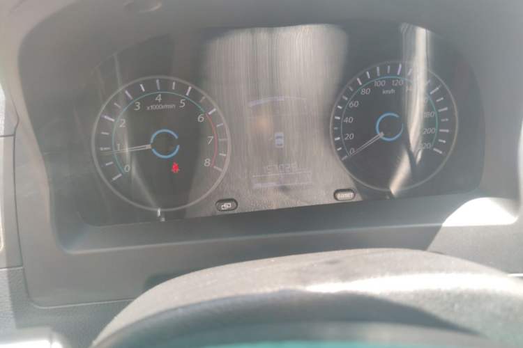 Used FORTHING Joyear X5 2013 1.8T Manual Luxury Model Odometer Close Up