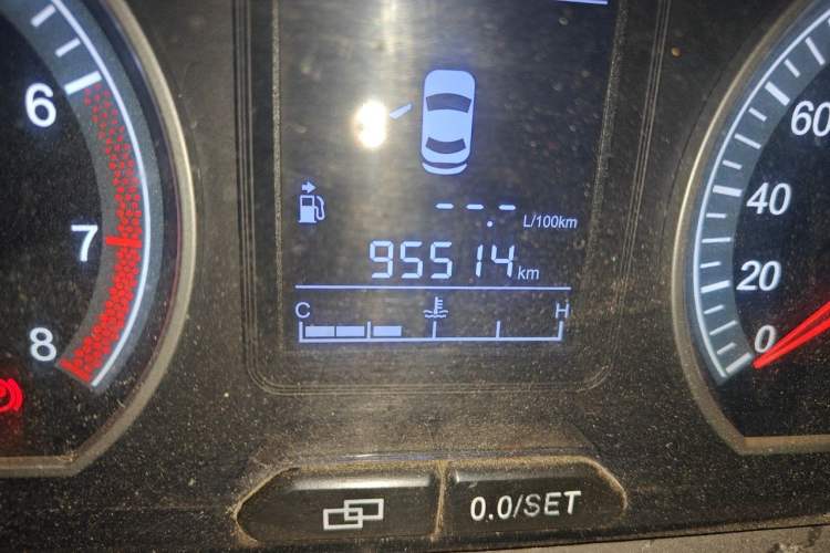 Used FORTHING Joyear X5 2013 1.6L Manual Luxury Model China V Standard Odometer Close Up