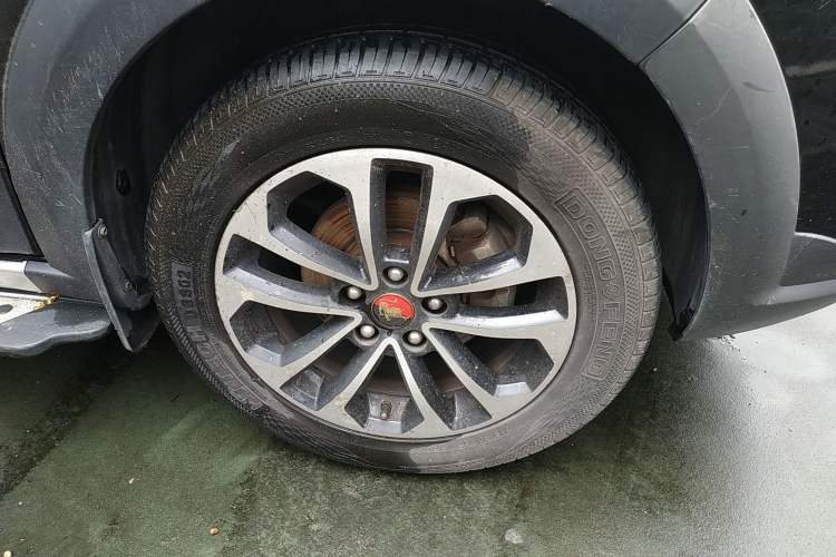 Used FORTHING Joyear X5 2013 1.8T Manual Luxury Model Right Front Wheel Hub