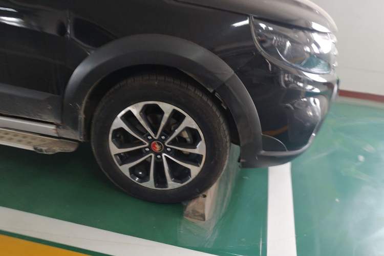 Used FORTHING Joyear X5 2013 1.8T Manual Luxury Model Right Front Wheel Hub
