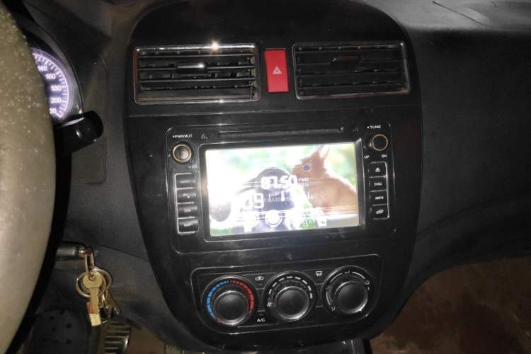 Used FORTHING Joyear X5 2013 1.6L Manual Luxury Model China IV Standard Audio And AC Panel