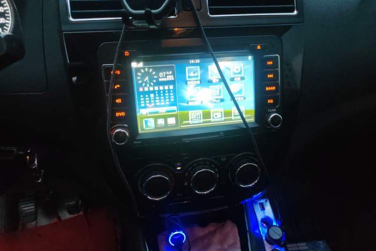 Used FORTHING Joyear X5 2013 1.6L Manual Luxury Model China IV Standard Audio And AC Panel