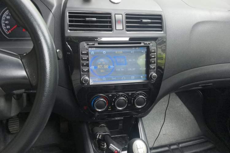Used FORTHING Joyear X5 2013 1.6L Manual Luxury Model China IV Standard Audio And AC Panel