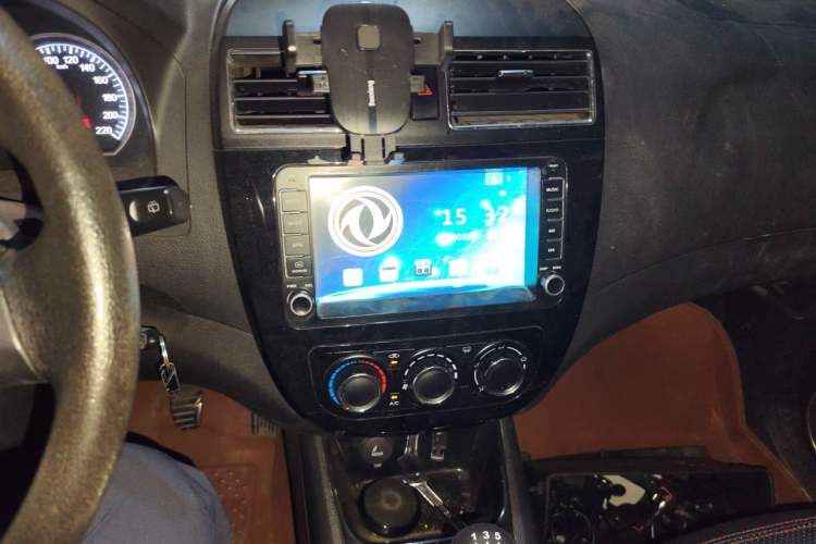 Used FORTHING Joyear X5 2013 1.6L Manual Luxury Model China IV Standard Audio And AC Panel