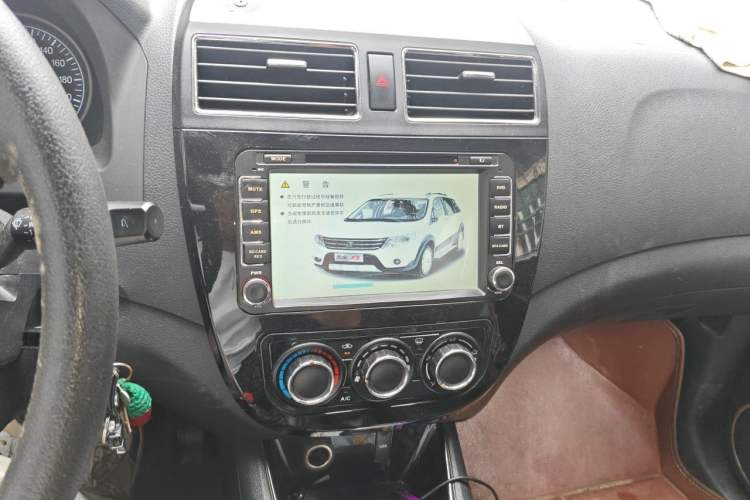 Used FORTHING Joyear X5 2013 1.6L Manual Luxury Model China IV Standard Audio And AC Panel