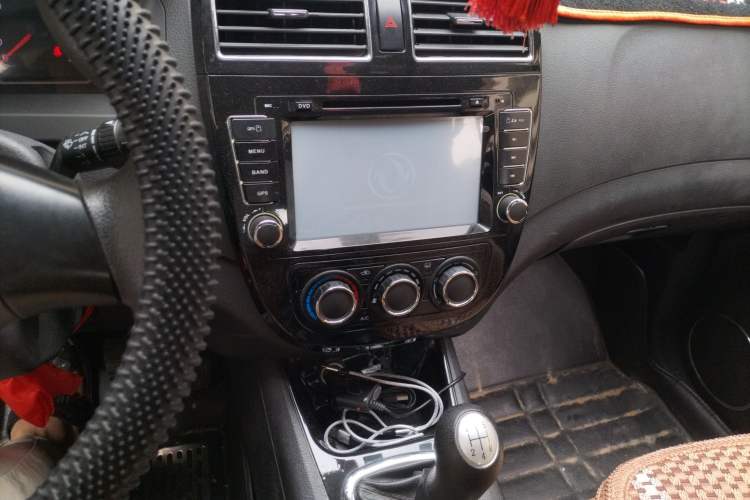 Used FORTHING Joyear X5 2013 1.6L Manual Luxury Model China IV Standard Audio And AC Panel