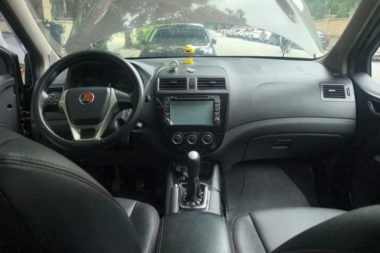 Used FORTHING Joyear X5 2013 1.6L Manual Luxury Model China IV Standard Center Console
