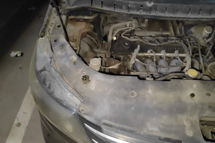Used FORTHING Joyear X5 2013 1.6L Manual Luxury Model China IV Standard Engine Bay Right