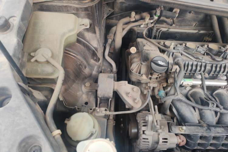 Used FORTHING Joyear X5 2013 1.6L Manual Luxury Model China IV Standard Engine Bay Right