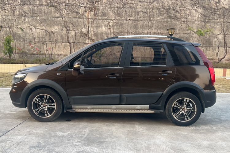 Used FORTHING Joyear X5 2013 1.6L Manual Luxury Model China IV Standard Exterior 4