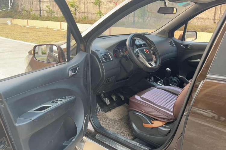 Used FORTHING Joyear X5 2013 1.6L Manual Luxury Model China IV Standard Interior 4