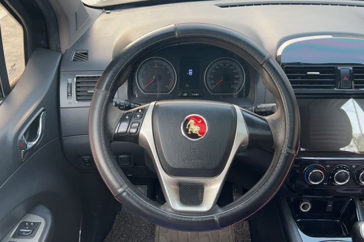 Used FORTHING Joyear X5 2013 1.6L Manual Luxury Model China IV Standard Interior 5