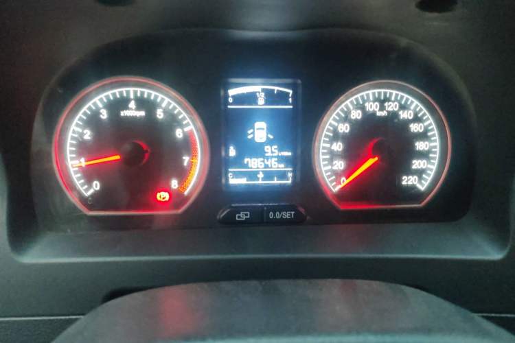 Used FORTHING Joyear X5 2013 1.6L Manual Luxury Model China IV Standard Odometer Close Up