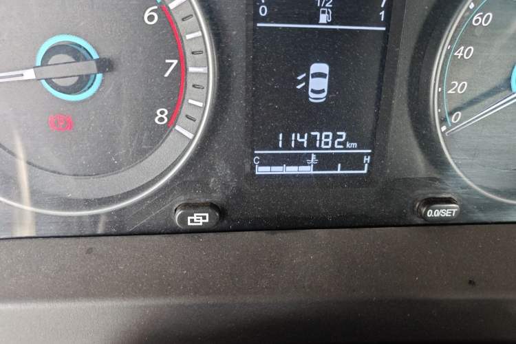 Used FORTHING Joyear X5 2013 1.8T Manual Luxury Model Odometer Close Up