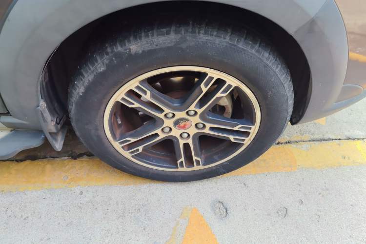 Used FORTHING Joyear X5 2013 1.6L Manual Luxury Model China IV Standard Right Front Wheel Hub