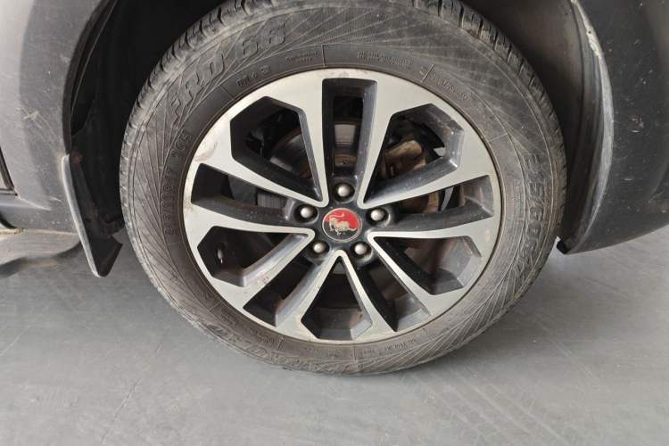 Used FORTHING Joyear X5 2013 1.8T Manual Luxury Model Right Front Wheel Hub