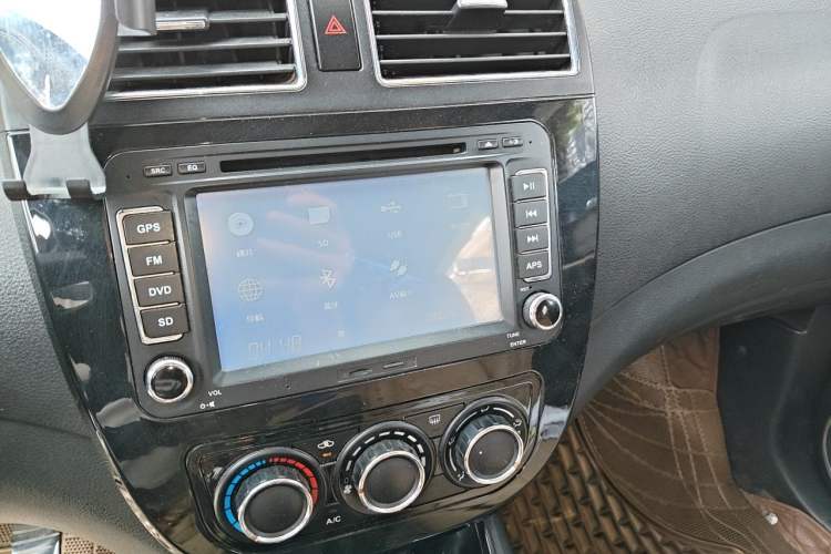 Used FORTHING Joyear X5 2013 1.6L Manual Luxury Model China IV Standard Audio And AC Panel