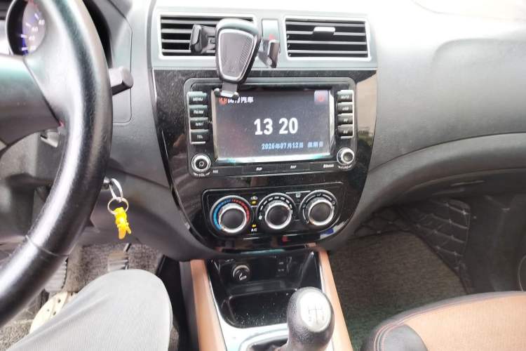 Used FORTHING Joyear X5 2013 1.6L Manual Luxury Model China V Standard Audio And AC Panel