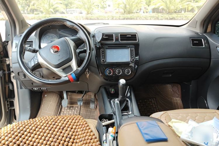 Used FORTHING Joyear X5 2013 1.6L Manual Luxury Model China IV Standard Center Console