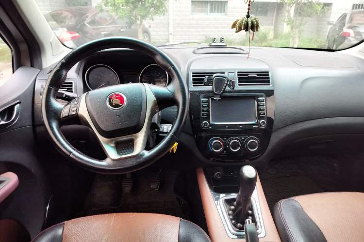 Used FORTHING Joyear X5 2013 1.6L Manual Luxury Model China V Standard Center Console