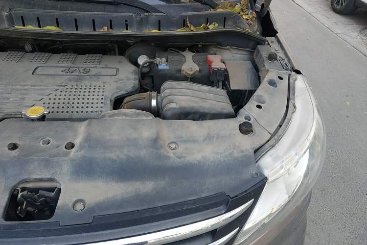 Used FORTHING Joyear X5 2013 1.6L Manual Luxury Model Engine Bay Left