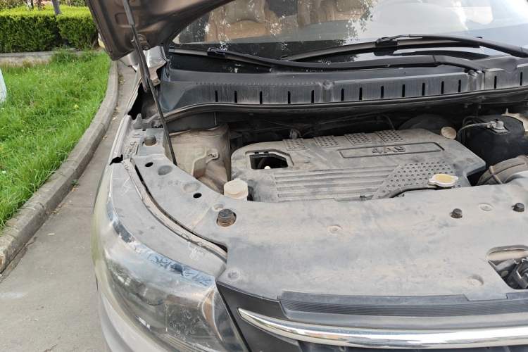 Used FORTHING Joyear X5 2013 1.6L Manual Luxury Model China IV Standard Engine Bay Right