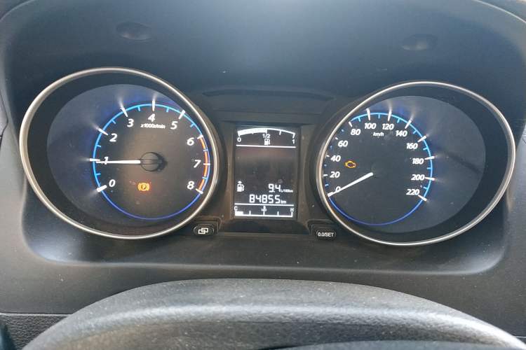 Used FORTHING Joyear X5 2013 1.6L Manual Luxury Model Odometer Close Up