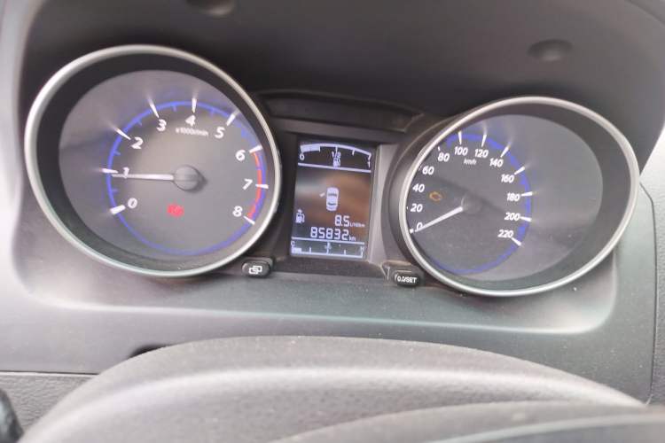 Used FORTHING Joyear X5 2013 1.6L Manual Luxury Model China V Standard Odometer Close Up