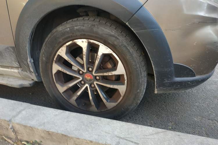 Used FORTHING Joyear X5 2013 1.6L Manual Luxury Model Right Front Wheel Hub