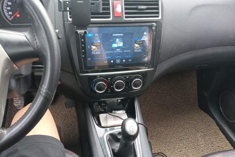 Used FORTHING Joyear X5 2013 1.6L Manual Luxury Model China IV Standard Audio And AC Panel