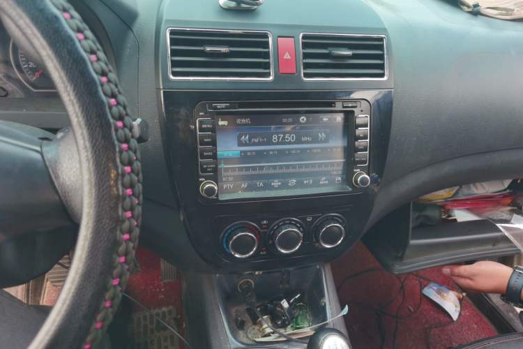 Used FORTHING Joyear X5 2013 1.6L Manual Luxury Model China IV Standard Audio And AC Panel