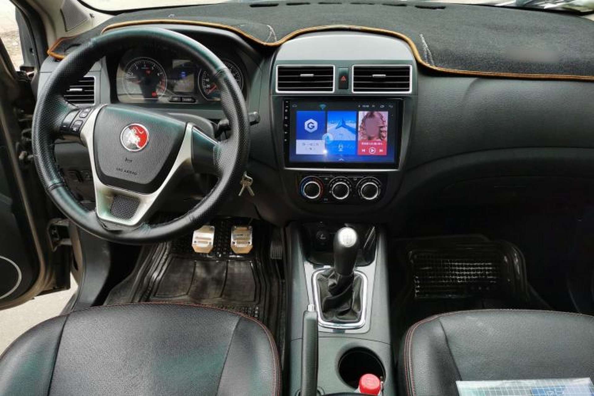 Used FORTHING Joyear X5 2013 1.6L Manual Luxury Model China IV Standard Center Console