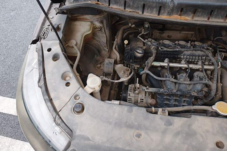 Used FORTHING Joyear X5 2013 1.6L Manual Luxury Model China IV Standard Engine Bay Right