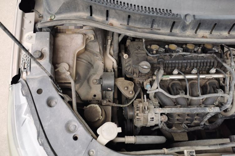 Used FORTHING Joyear X5 2013 1.6L Manual Luxury Model China IV Standard Engine Bay Right