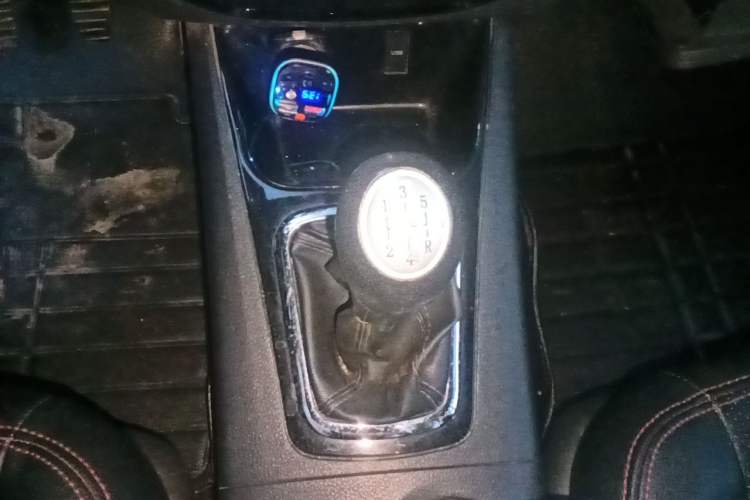 Used FORTHING Joyear X5 2013 1.6L Manual Luxury Model China V Standard Gear Lever
