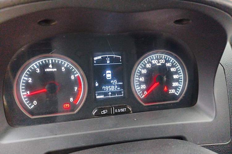 Used FORTHING Joyear X5 2013 1.6L Manual Luxury Model China IV Standard Odometer Close Up