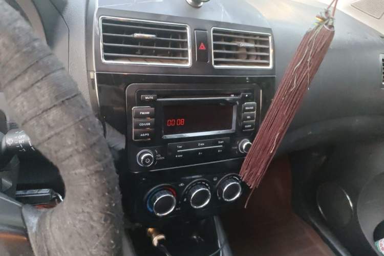 Used FORTHING Joyear X5 2013 1.6L Manual Luxury Model China IV Standard Audio And AC Panel