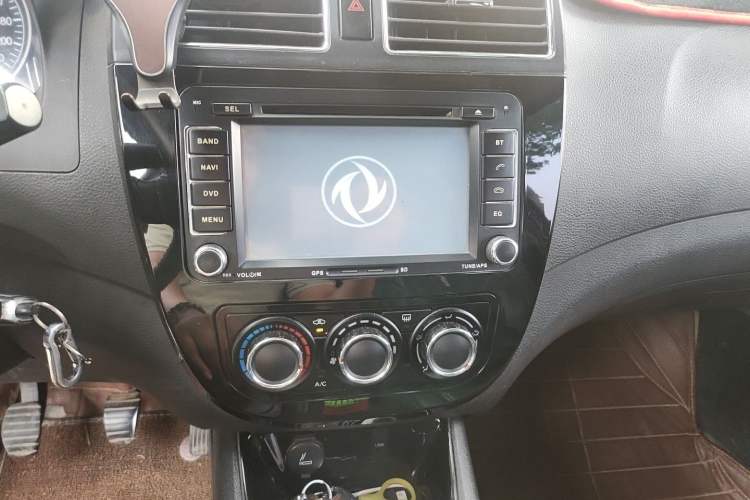 Used FORTHING Joyear X5 2013 1.6L Manual Luxury Model China IV Standard Audio And AC Panel