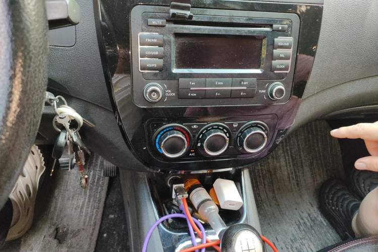 Used FORTHING Joyear X5 2013 1.6L Manual Luxury Model China IV Standard Audio And AC Panel