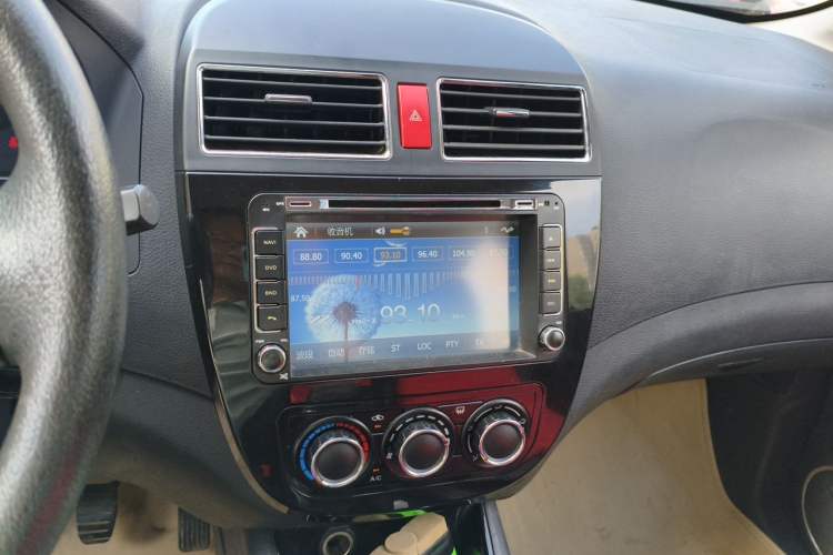 Used FORTHING Joyear X5 2013 1.6L Manual Luxury Model China IV Standard Audio And AC Panel