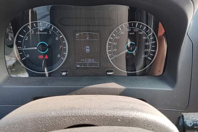 Used FORTHING Joyear X5 2013 1.8T Manual Luxury Model Odometer Close Up