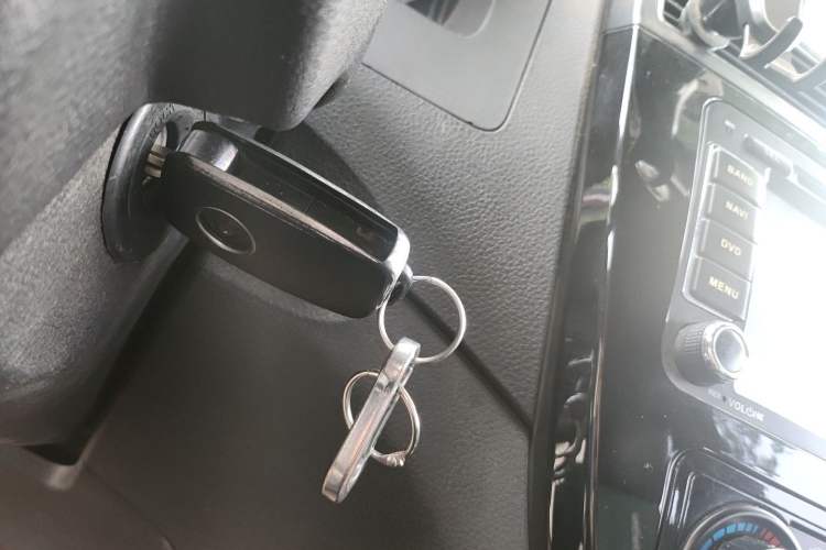 Used FORTHING Joyear X5 2013 1.6L Manual Luxury Model China IV Standard Vehicle Key